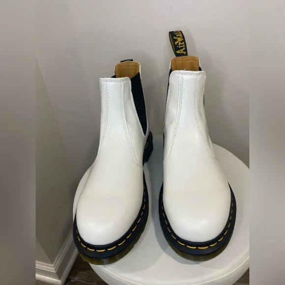 Dr. Martens White Smooth Leather Chelsea Boots unisex ladies size 9 Men 8 NWOB - Picture 5 of 11